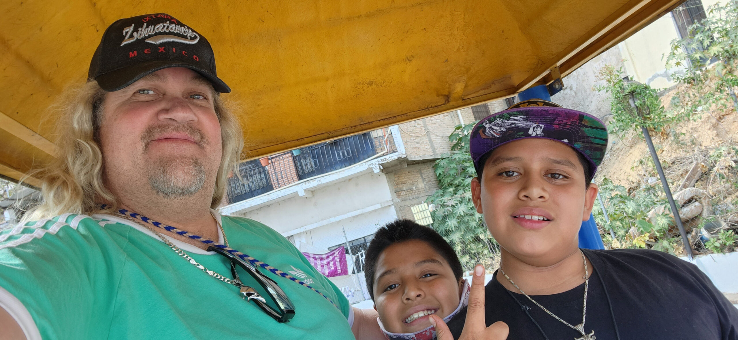 con mis sobrinos de Taxco
