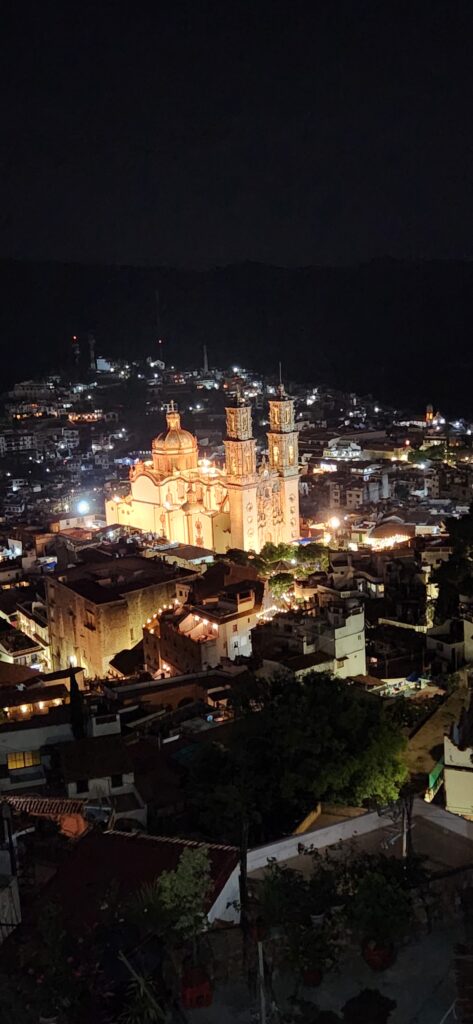 Iglesia Zocalo de Taxco, Guerrero en la noche